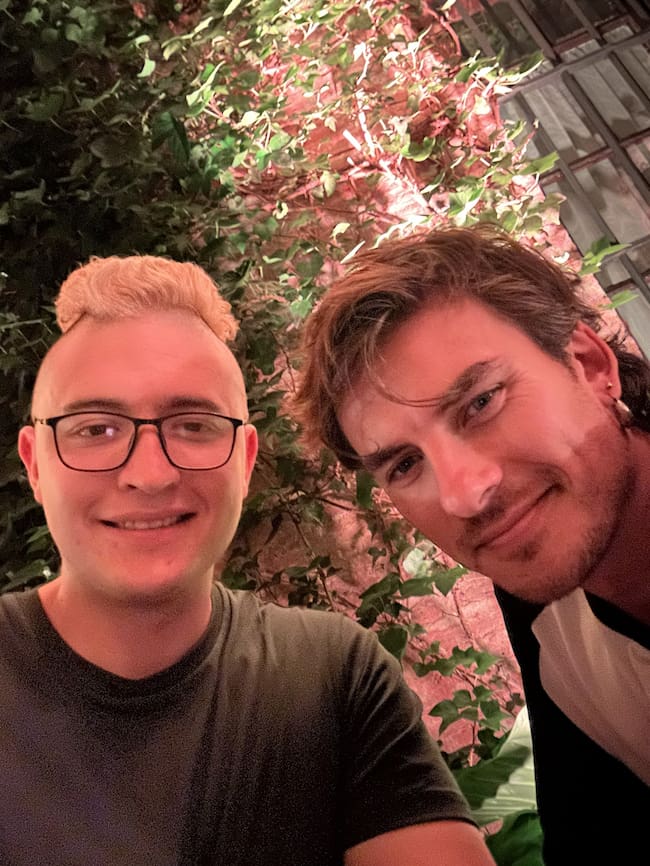 El productor Na'vi con el cantante Andrés Ceballos.