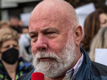 El periodista Ramón Lobo anuncia que lucha contra dos cánceres simultáneos