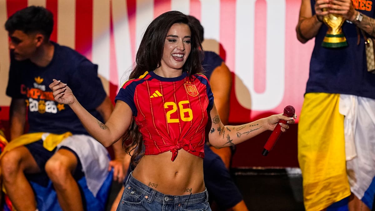Lola Índigo hace balance de la preparación de IlloJuan para 'La Velada del Año VI': "Te has superado en los días malos y buenos"