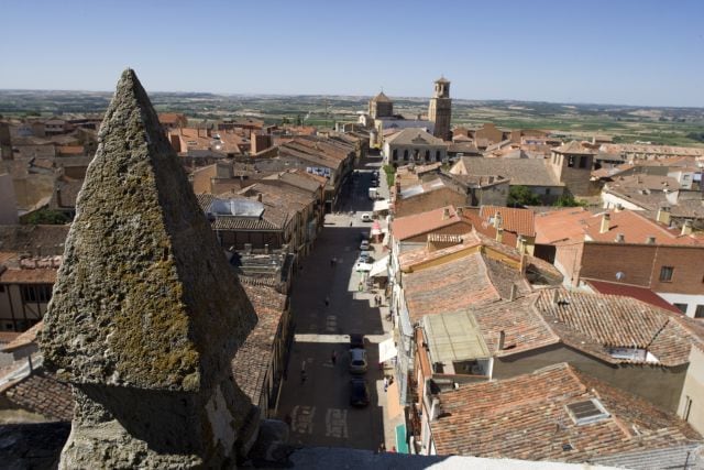 Vista desde las alturas de una de las principales calles de Toro en Zamora.