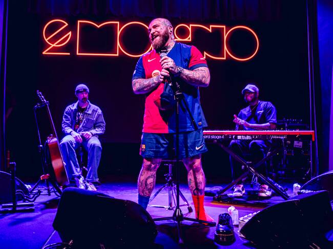 Y desde la primera nota que sonó los pocos privilegiados que disfrutaron del directo se dieron cuenta de que no es un artista como otro cualquiera.