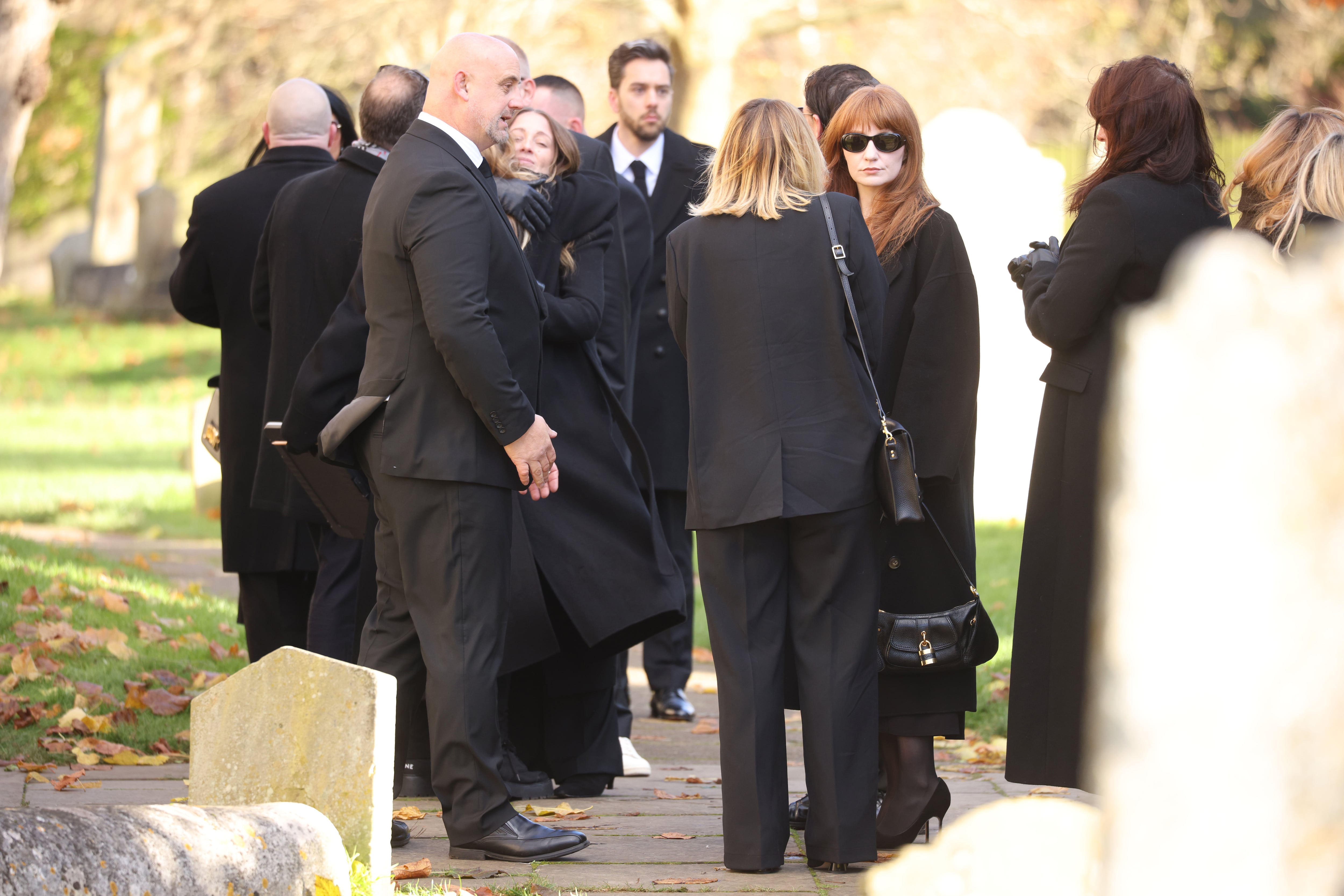 Nicola Roberts y Kimberley Walsh en el entierro de Liam Payne. (Photo by Dan Kitwood/Getty Images)