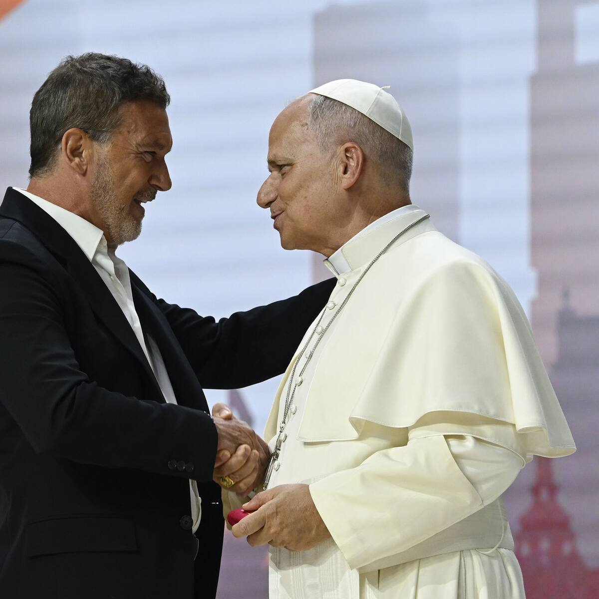 De Antonio Banderas a Pablo López: los famosos que acudieron al encuentro con el Papa León XIV