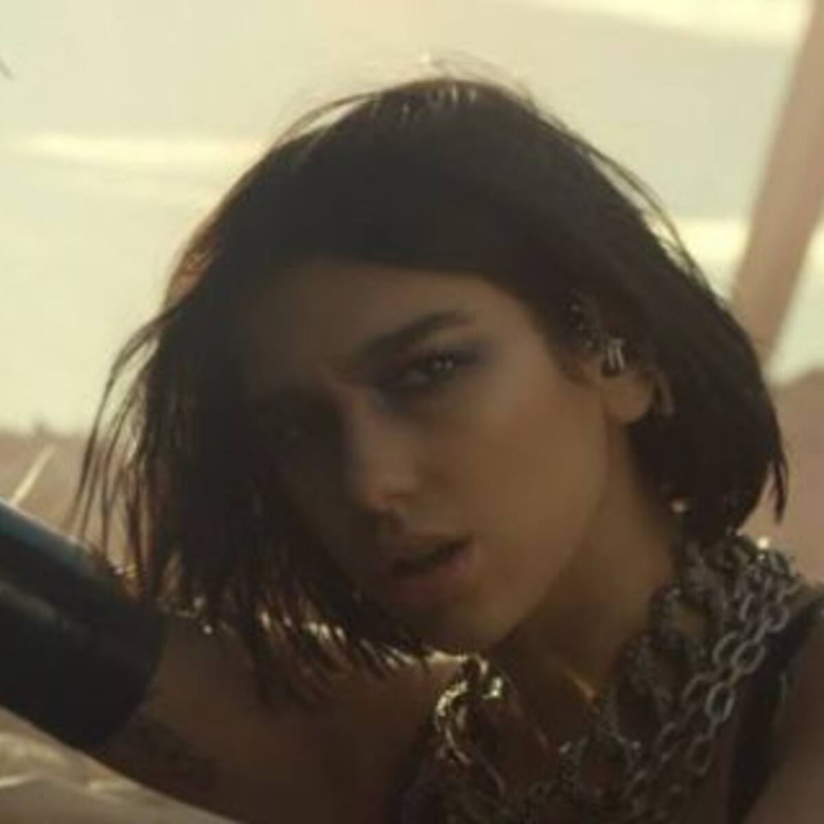 Escuchá "Swan Song", el nuevo single y video de Dua Lipa