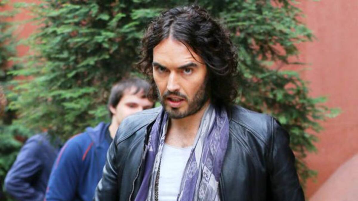 Russell Brand intentó que Tom Cruise le iniciara en la cienciología