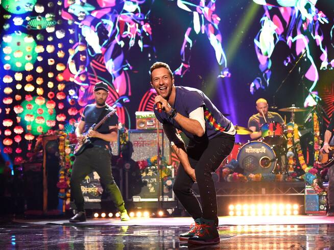 Coldplay durante su actuación en los American Music Awards en 2015.