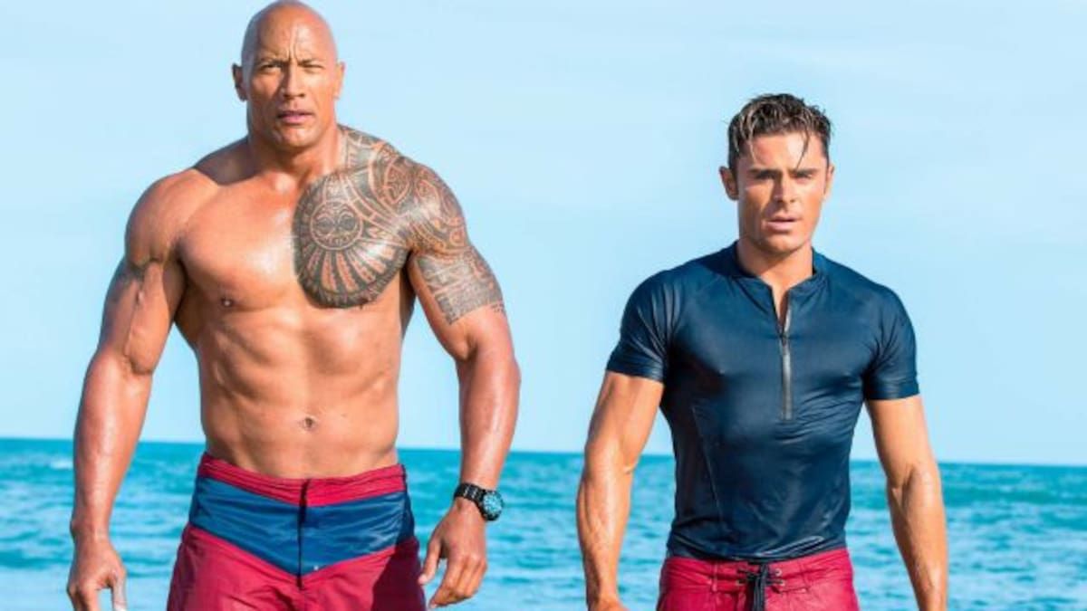 El momento en que La Roca se burla de Zac Efron en ‘Baywatch: Los Vigilantes de la playa’