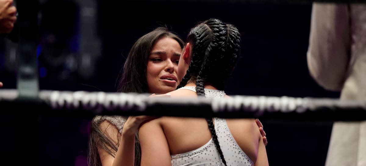 Marta Díaz junto a su hermana Laura Díaz en La Velada del año