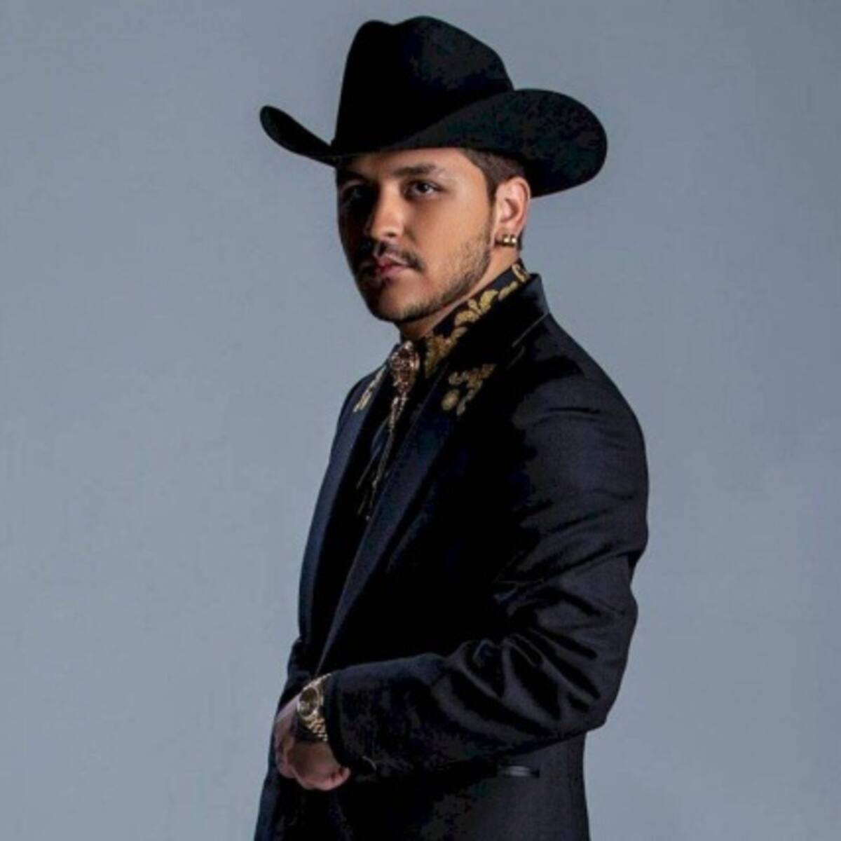 Sale el álbum Deluxe de Christian Nodal