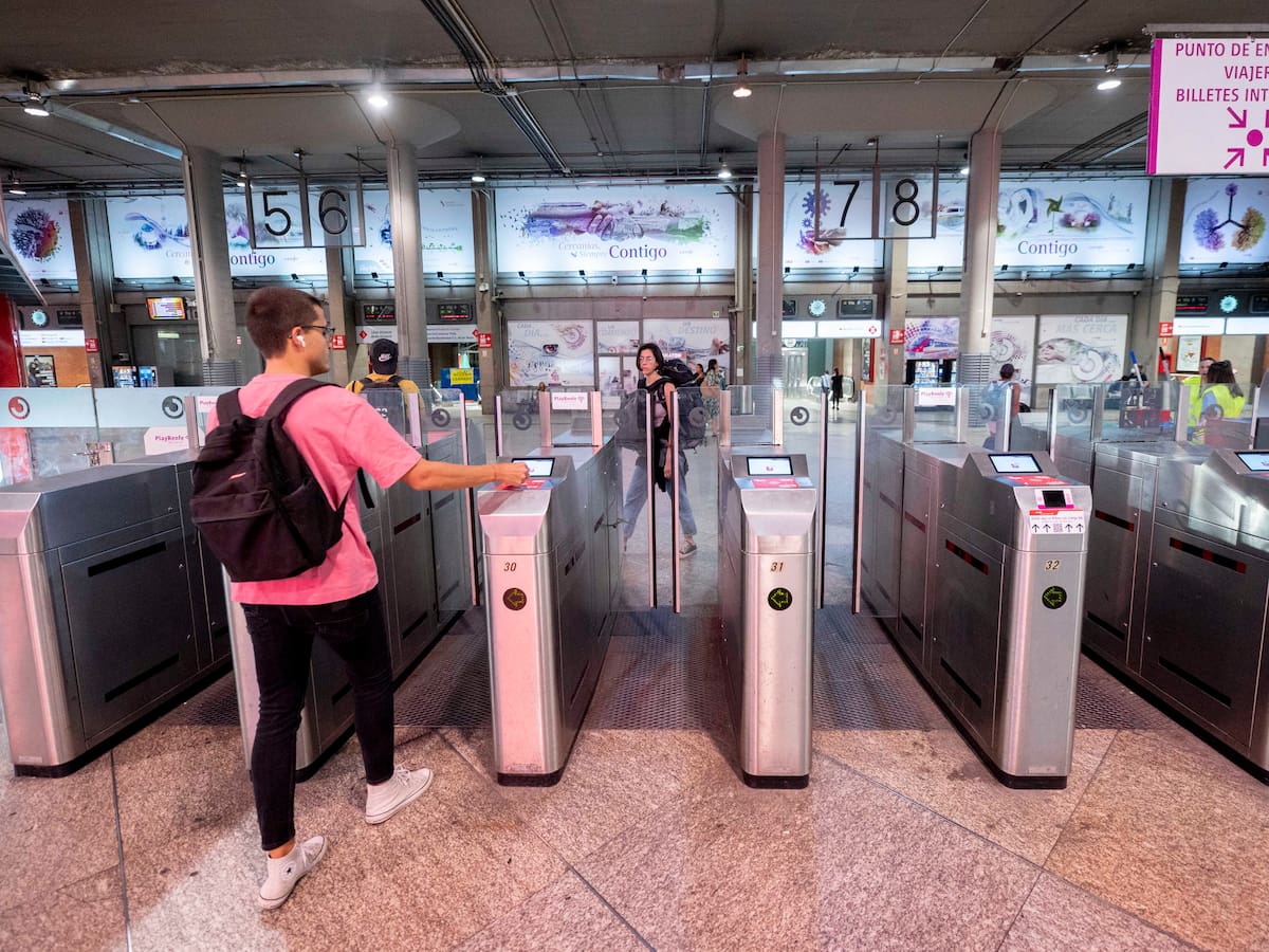 Así es el nuevo abono de transporte de 60 euros al mes para viajar por todo el país: requisitos y quién puede solicitarlo