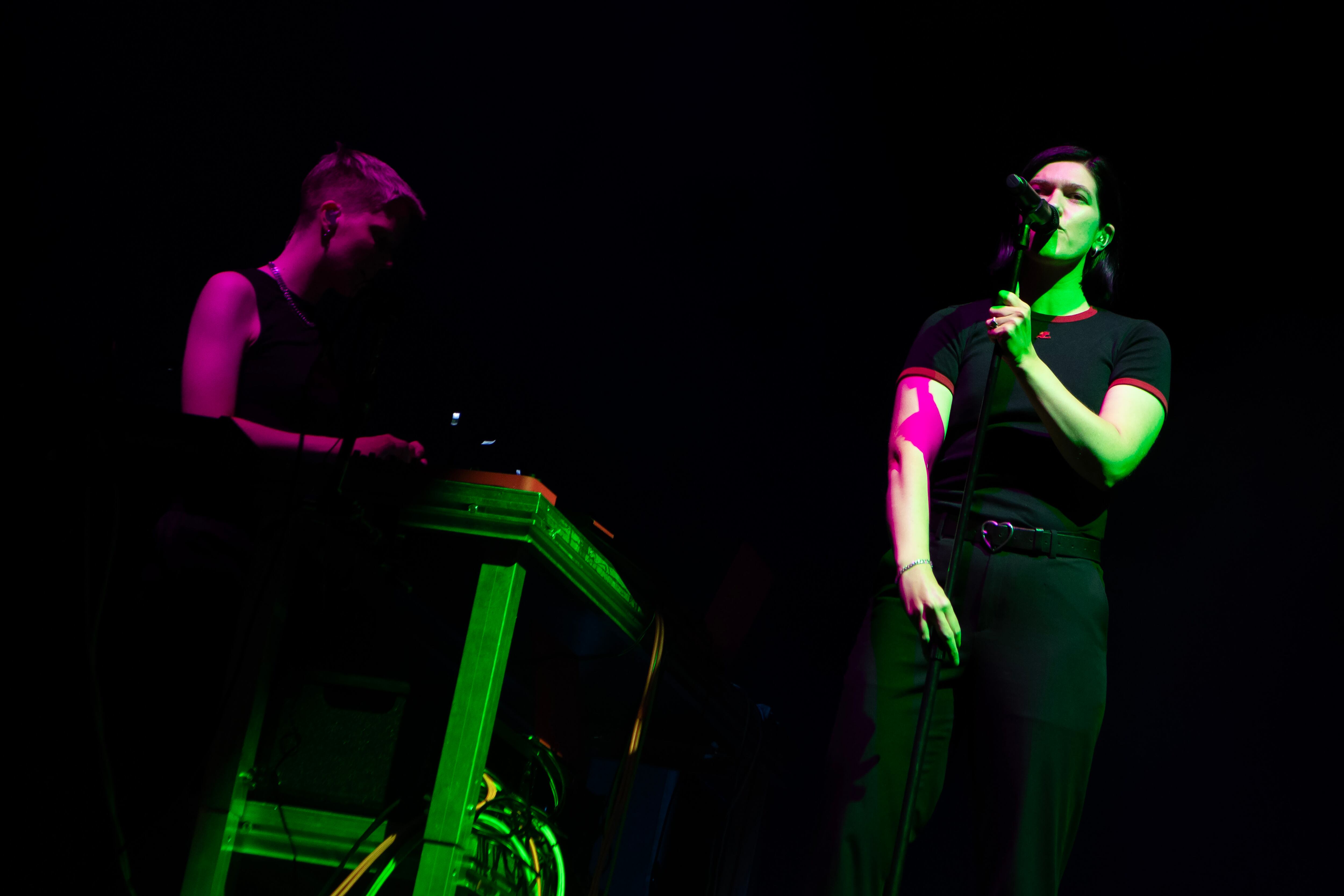 Romy se sube al escenario del Festival Tomavistas y cautiva con su propuesta.