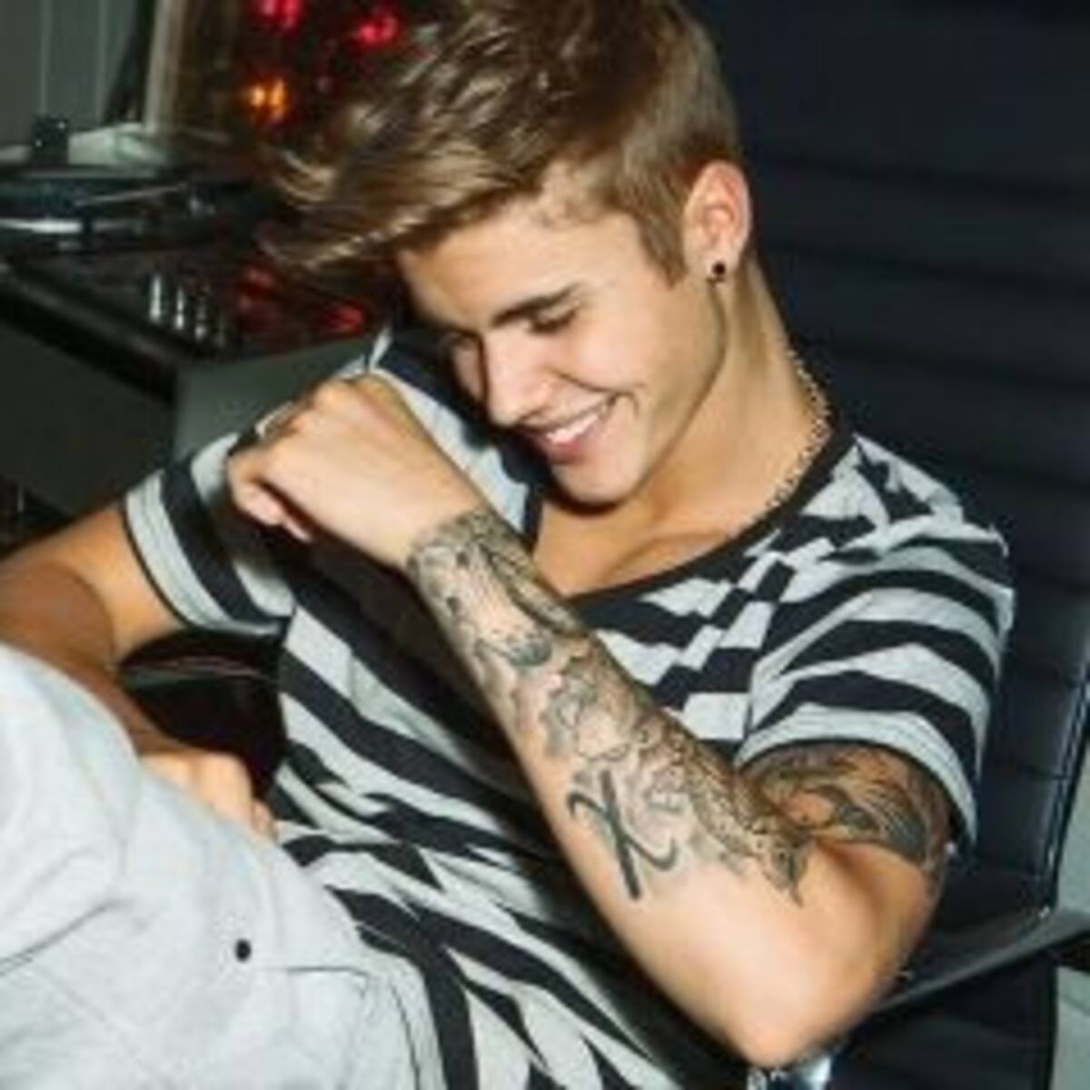 Justin Bieber tocó por sorpresa en un bar