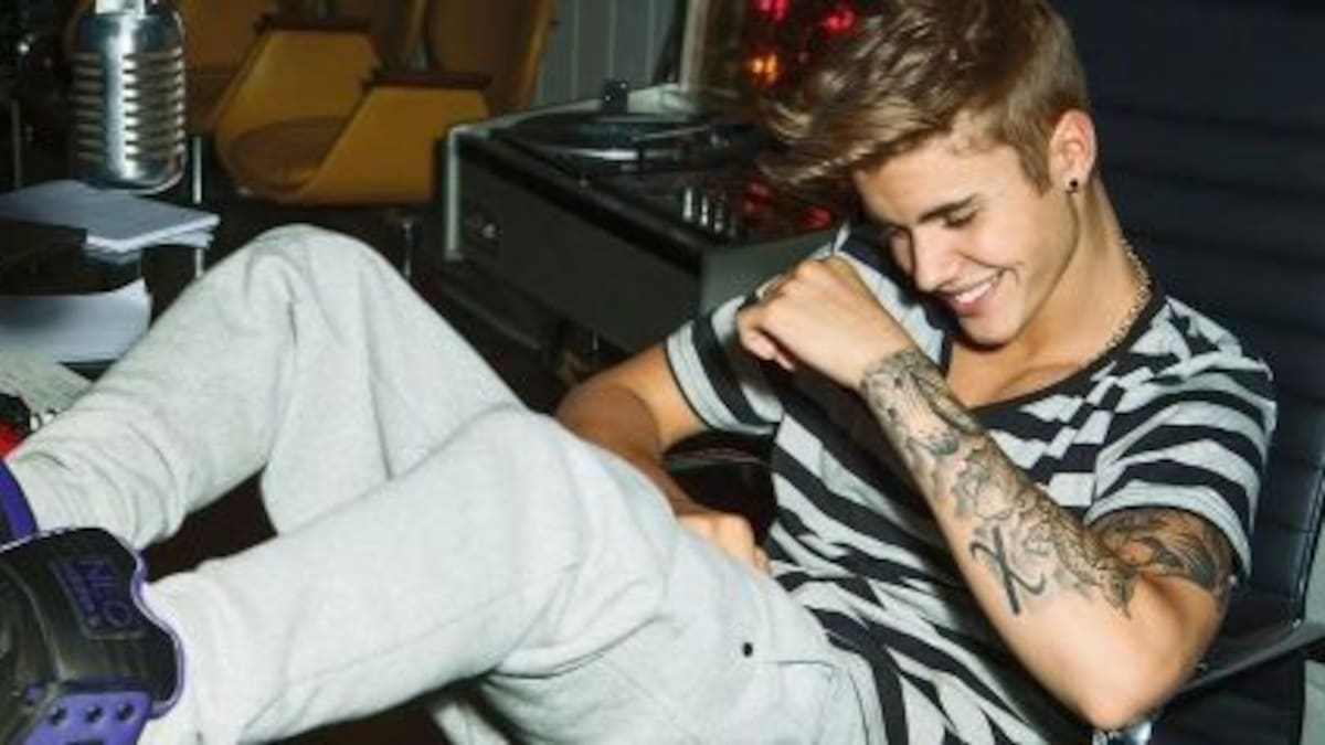 Justin Bieber tocó por sorpresa en un bar
