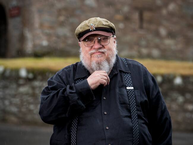 George R. R. Martin en Castle Ward, o el castillo de Invernalia en el mundo de Juego de Tronos.