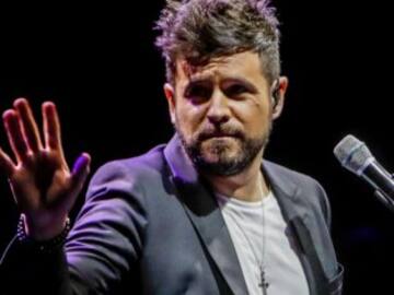 Pablo López se reencuentra con las cenizas de su piano quemado