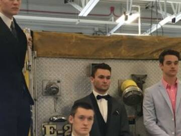 En Minnesota abrieron la central de bomberos para una graduación