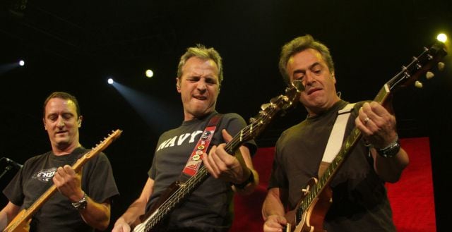 Dani Mezquita, David Summers y Rafa Gutiérrez, miembros de Hombres G, en un concierto en México en 2009