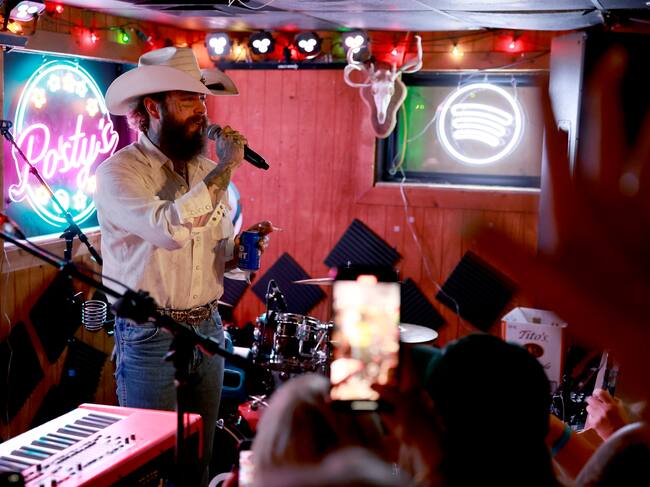 Post Malone en una presentación de Spotify en Posty's Pregame, Loser's Bar el 15 de agosto de 2024, en Nashville, Tennessee. (Photo by Jason Kempin/Getty Images for Spotify)
