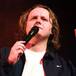 Lewis Capaldi promociona ‘Forget Me’, su nuevo single, posando desnudo