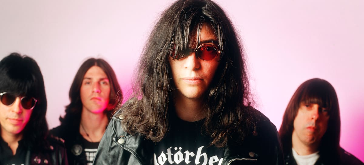 Joey Ramone, al frente de Ramones.
