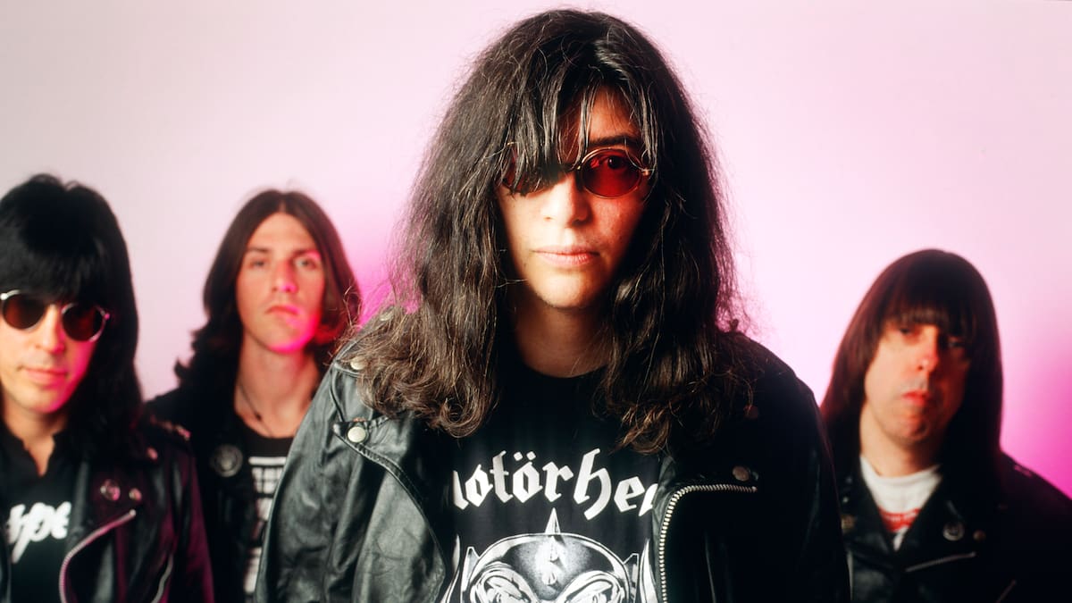 Joey Ramone, 25 años sin la voz improbable que definió el punk