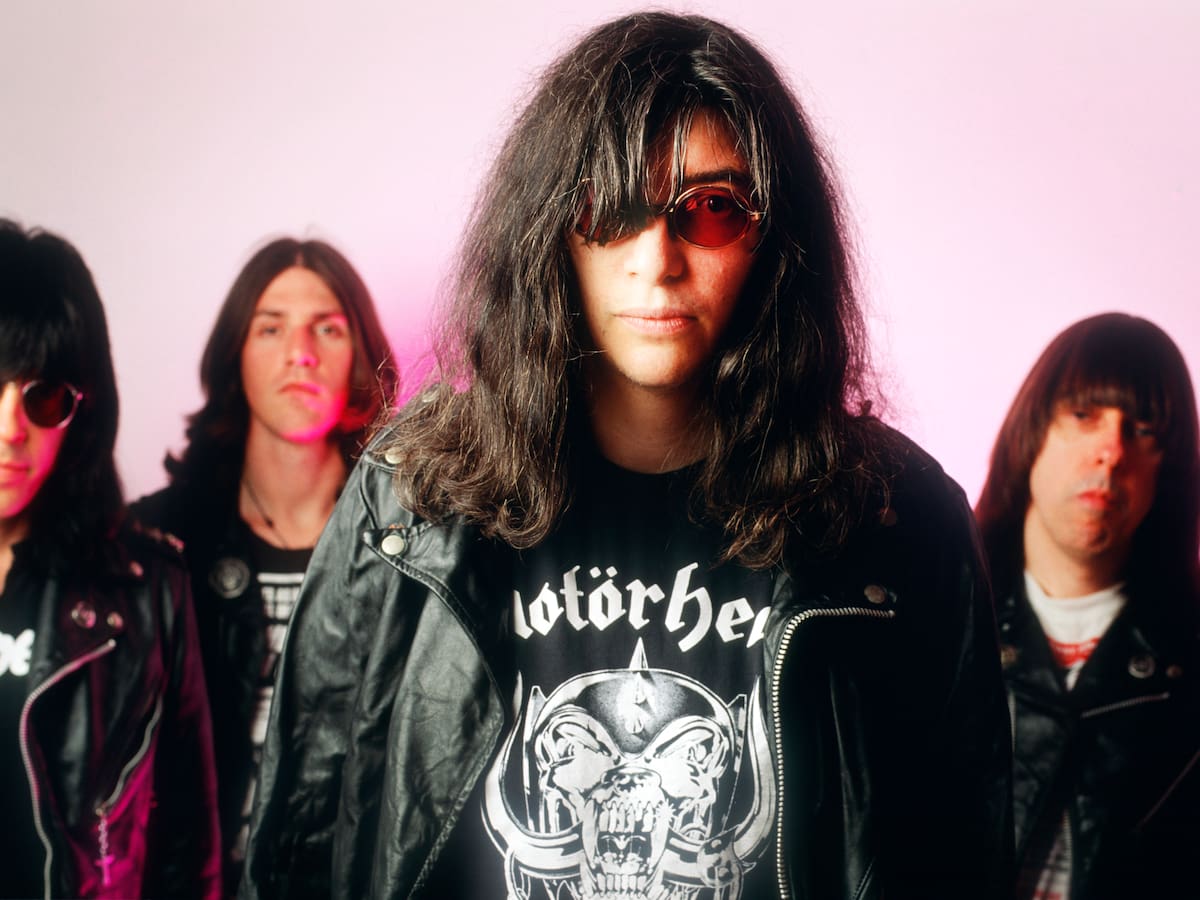 Joey Ramone, 25 años sin la voz improbable que definió el punk