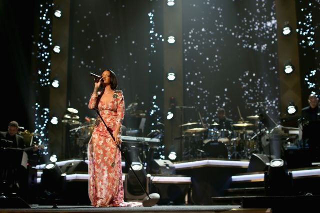 Rihanna pospone el inicio de su gira...se hace desear (Getty).