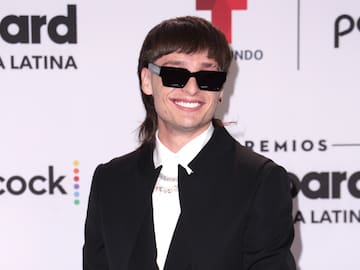 Peso Pluma "ficha" por Netflix para celebrar Halloween (y su disfraz ha revolucionado por completo)