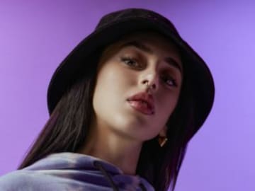 Nicki Nicole le pone letra a la cabecera de La Resistencia con vacile a Broncano incluido