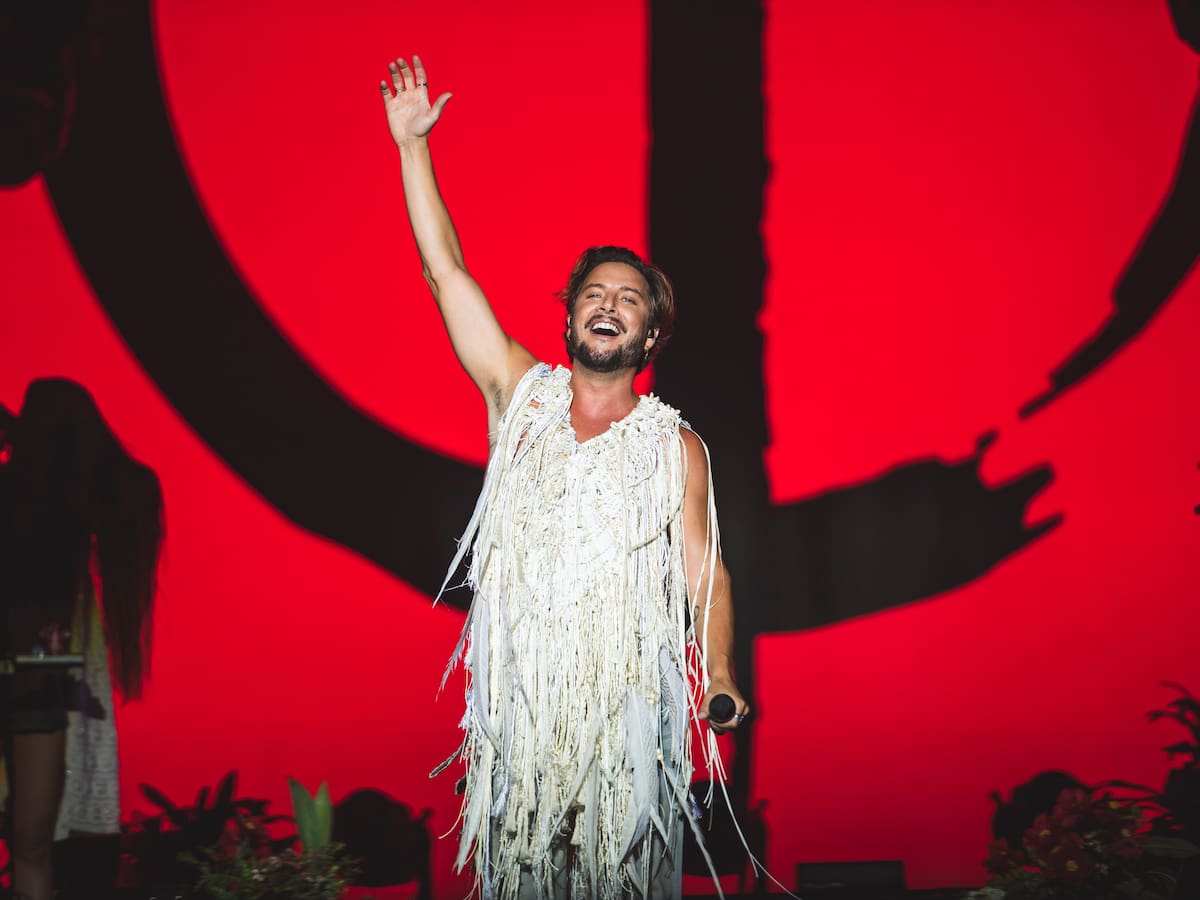 Manuel Carrasco invita a David Bisbal al estadio de La Cartuja de Sevilla y se coronan como los 'Reyes del Baile'