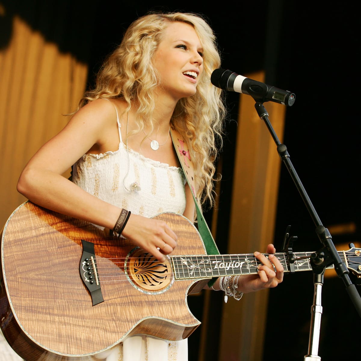 El misterio de 'Our Song' de Taylor Swift que sigue sin resolverse 20 años después: ¿quién fue el chico de la canción?