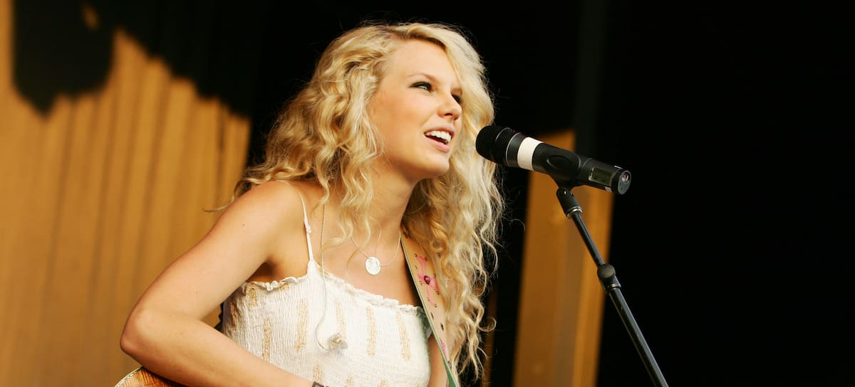 Taylor Swift en una actuación de 2007