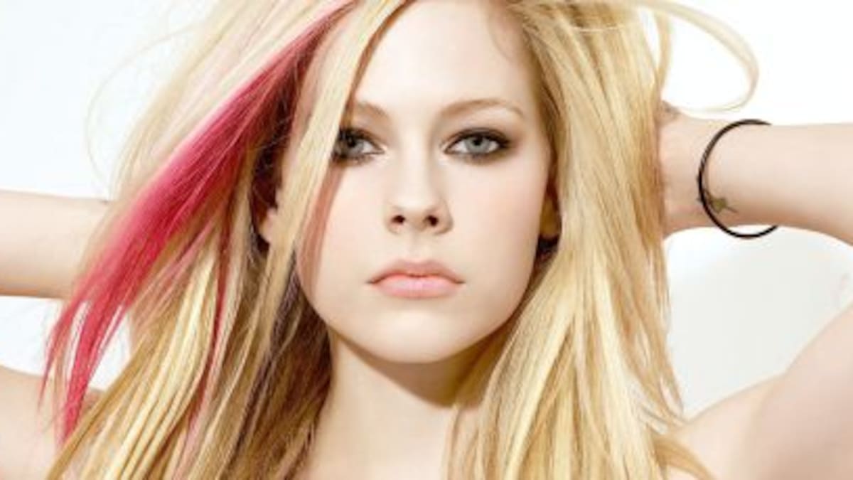 Avril Lavigne se quiebra hablando de su enfermedad