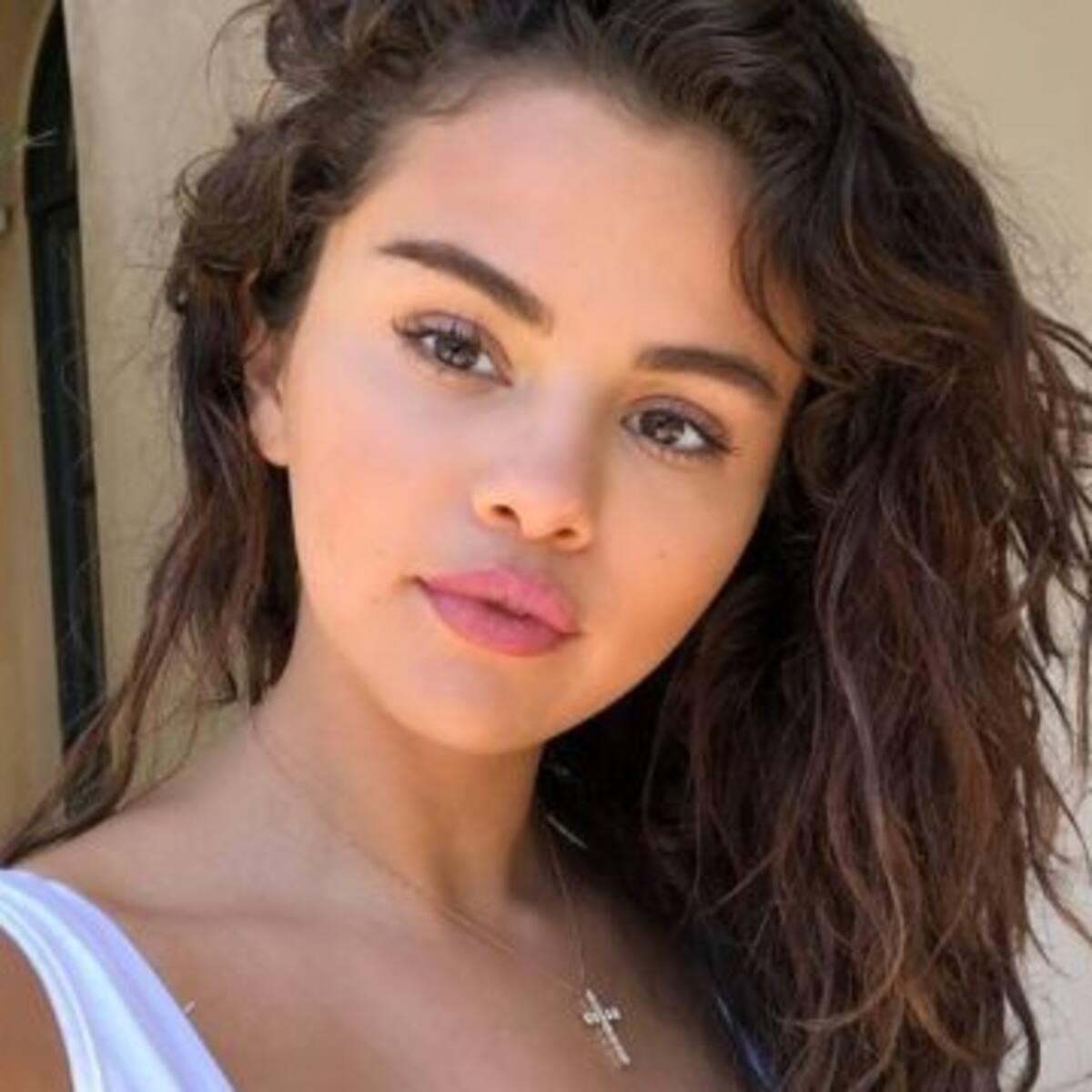 Selena Gómez y la esposa de Justin Bieber reciben pilates en el mismo lugar