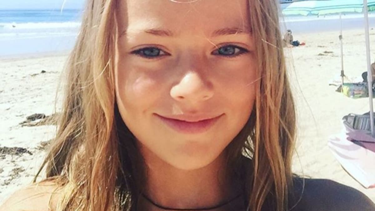La niña más guapa del mundo firma un contrato de 'adulta' con diez años
