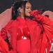 Cosas que no viste del show de Rihanna: Una intérprete de signos estelar y un montaje de escenario brutal