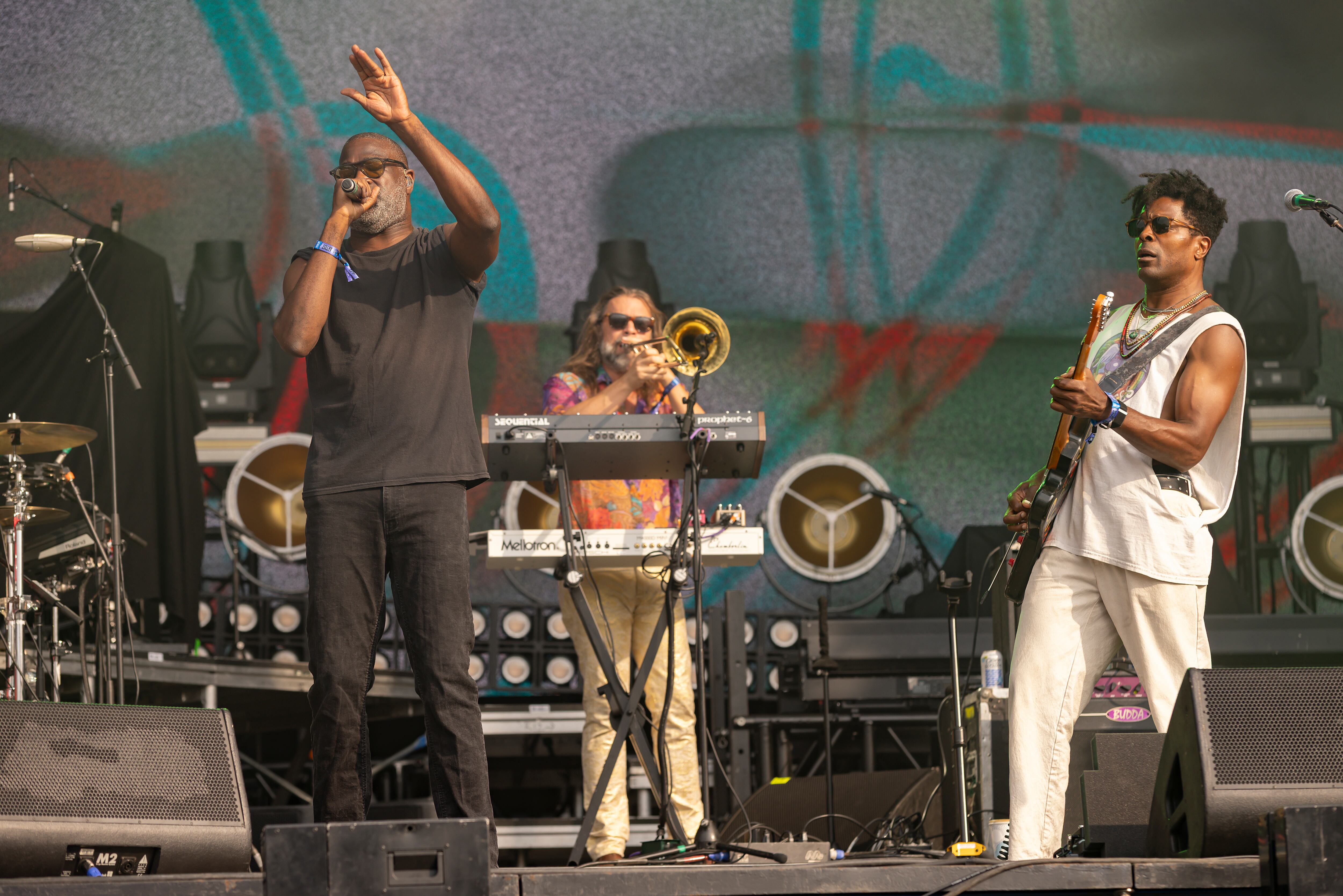 ATLANTA, GEORGIA - 20 DE SEPTIEMBRE: TV on the Radio se presenta en el segundo día del Festival Shaky Knees 2025 en Piedmont Park el 20 de septiembre de 2025 en Atlanta, Georgia. (Foto de Terence Rushin/Getty Images)