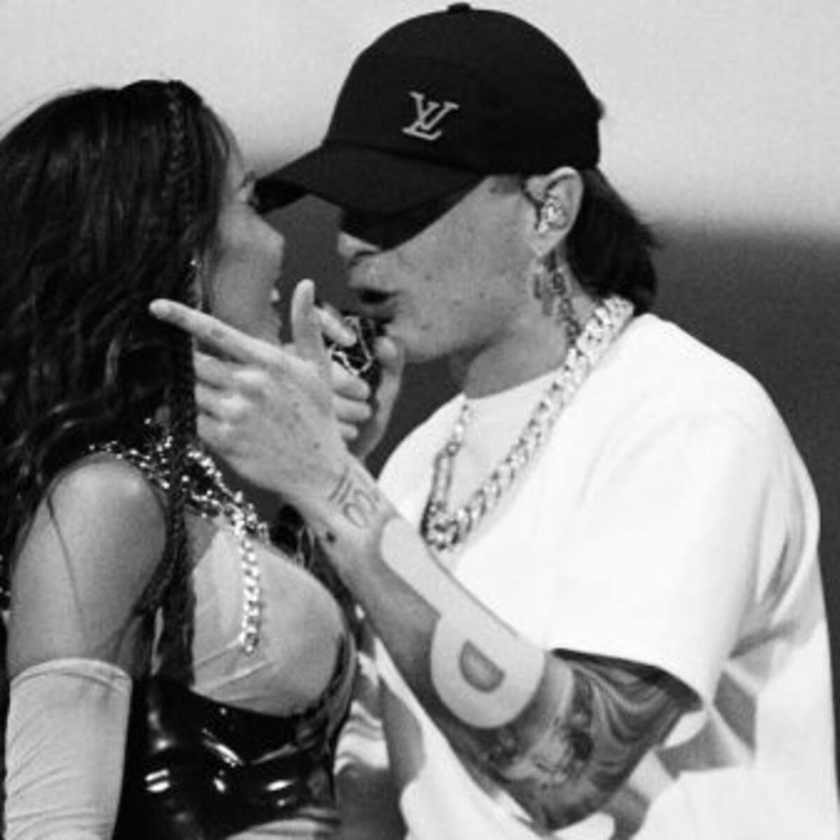 ¿Nuevo romance? Peso Pluma y Anitta suben la temperatura con un sensual baile juntos