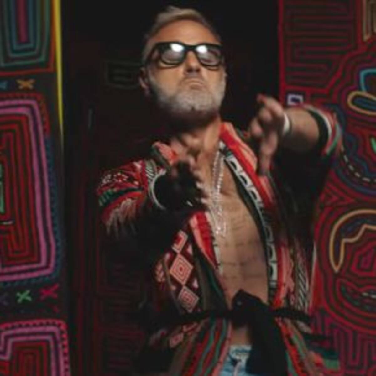 Gianluca Vacchi protagoniza el nuevo video de J Balvin