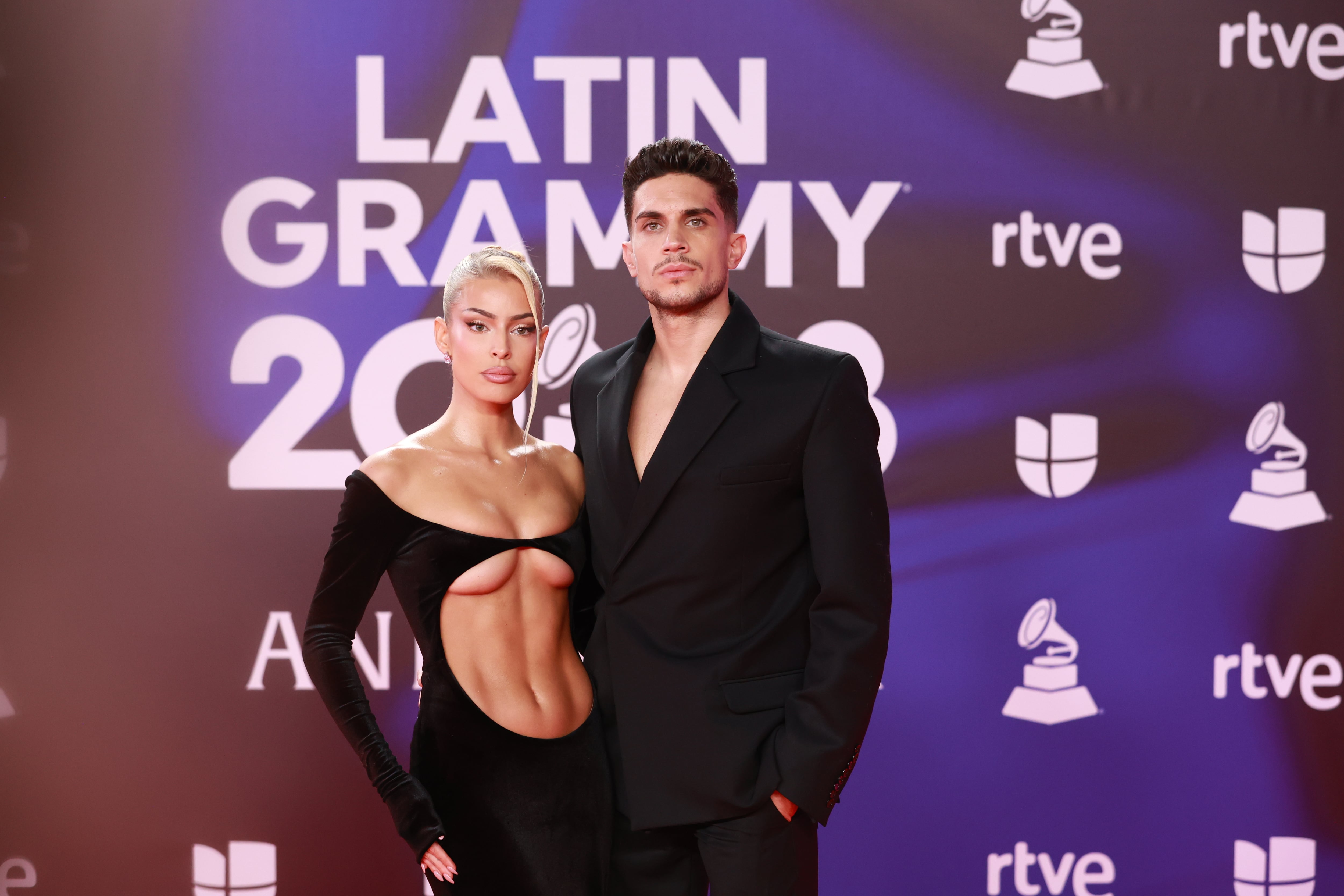 Jessica Goicoechea y Marc Bartra en los Latin Grammy 2023.