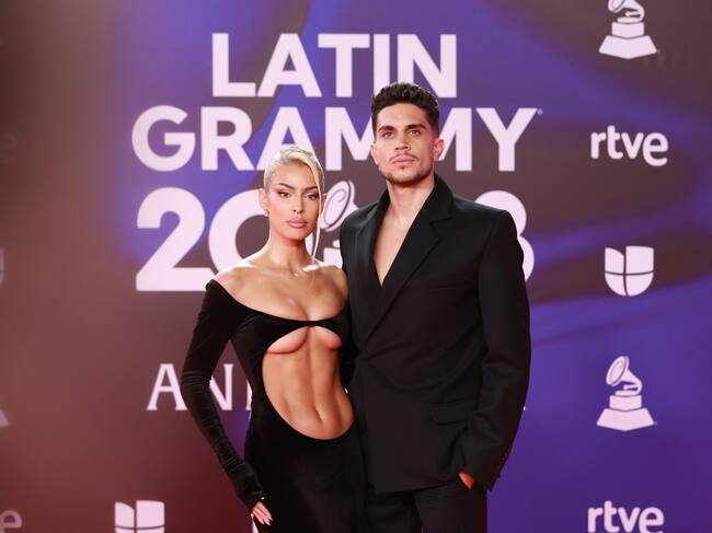 Jessica Goicoechea y Marc Bartra en los Latin Grammy 2023.