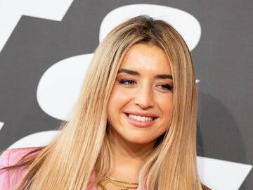 LOLA ÍNDIGO ESTRENA EN DIRECTO ‘DISCOTEKA’, SU COLABORACIÓN CON MARÍA BECERRA