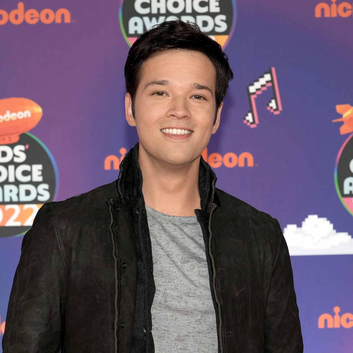 Nathan Kress, Freddie en 'iCarly', da la bienvenida a su tercer hijo