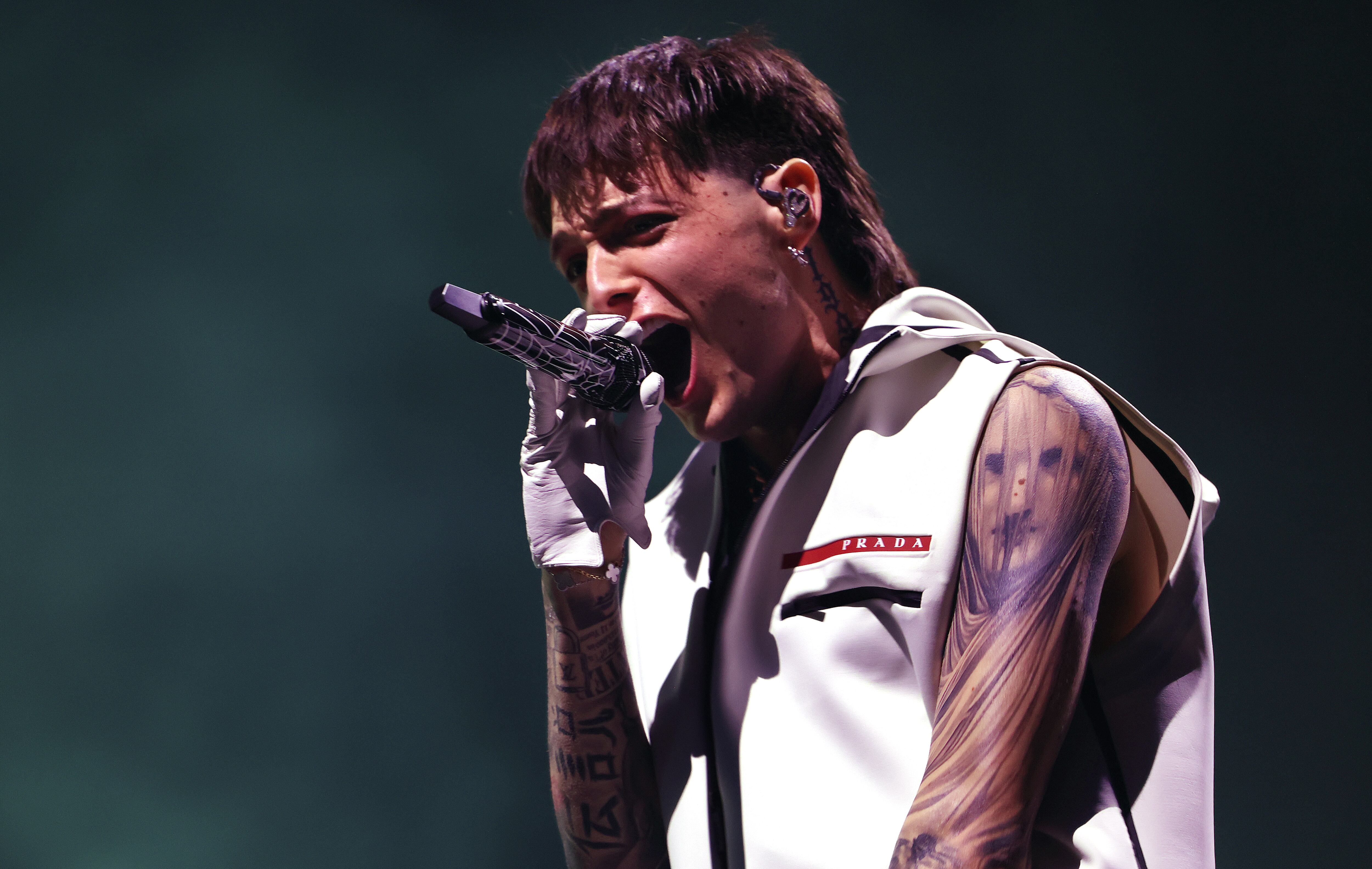 Tuvo a México durante todo el concierto en la boca y no dudó en compartir un vídeo haciendo homenaje a algunos de los grandes de su país como Chalino Sánchez, Valentín Elizalde, Miguel Y Miguel, Los Tucanes de Tijuana o Jenni Rivera cuyo hijo estaba entre el público.