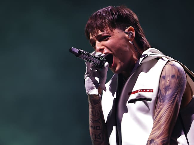 Tuvo a México durante todo el concierto en la boca y no dudó en compartir un vídeo haciendo homenaje a algunos de los grandes de su país como Chalino Sánchez, Valentín Elizalde, Miguel Y Miguel, Los Tucanes de Tijuana o Jenni Rivera cuyo hijo estaba entre el público.