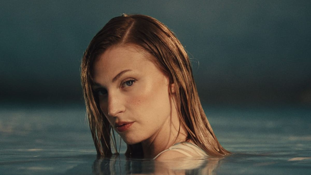 Julieta desplega 'Cent per Cent' tota la seva brillantor pop