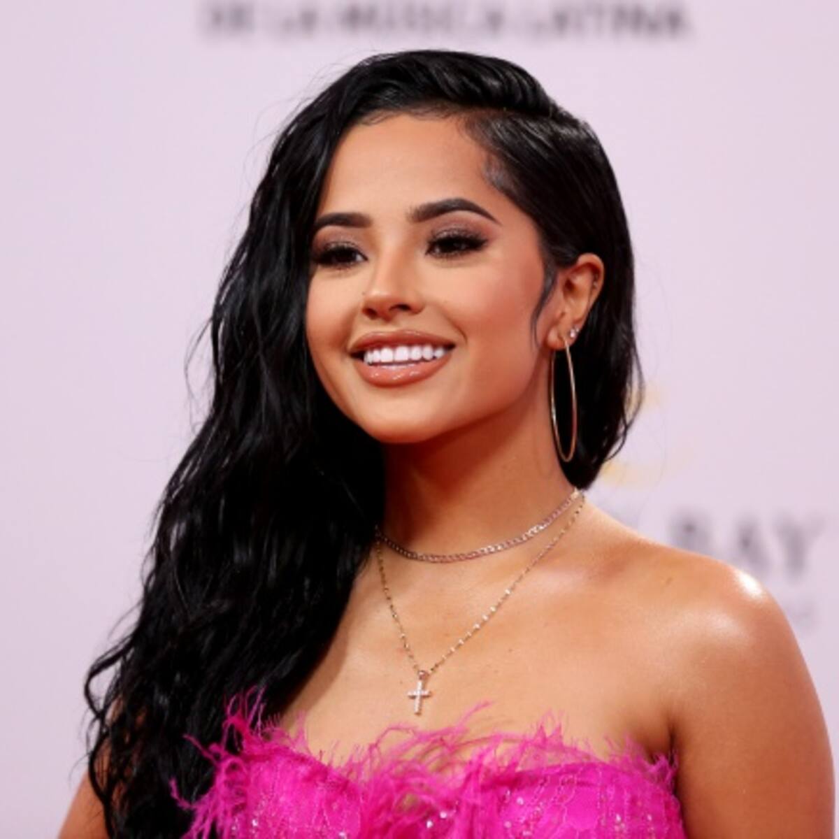 Becky G estrena su sencillo "Mala Santa"