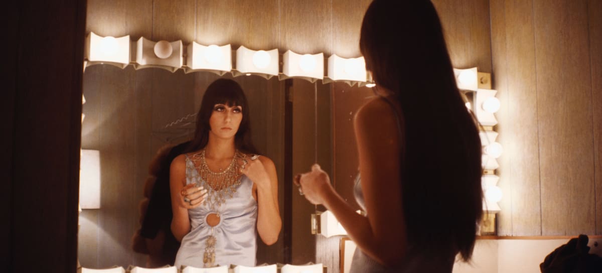 Cher en el backstage de Los Ángeles, 1968