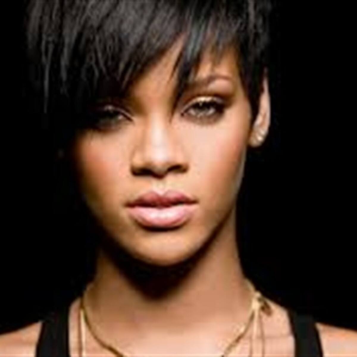 ¡Rihanna disfruta de los carnavales de Barbados casi desnuda!