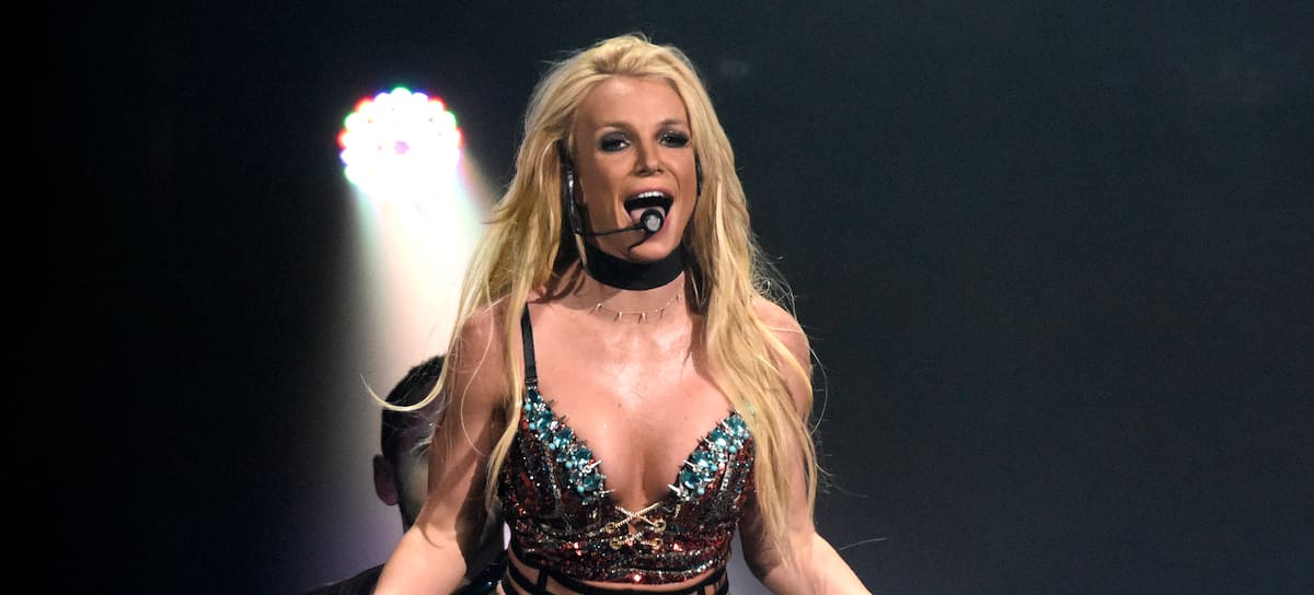 Britney Spears da explicaciones sobre el incidente en un avión por encender un cigarro en pleno vuelo